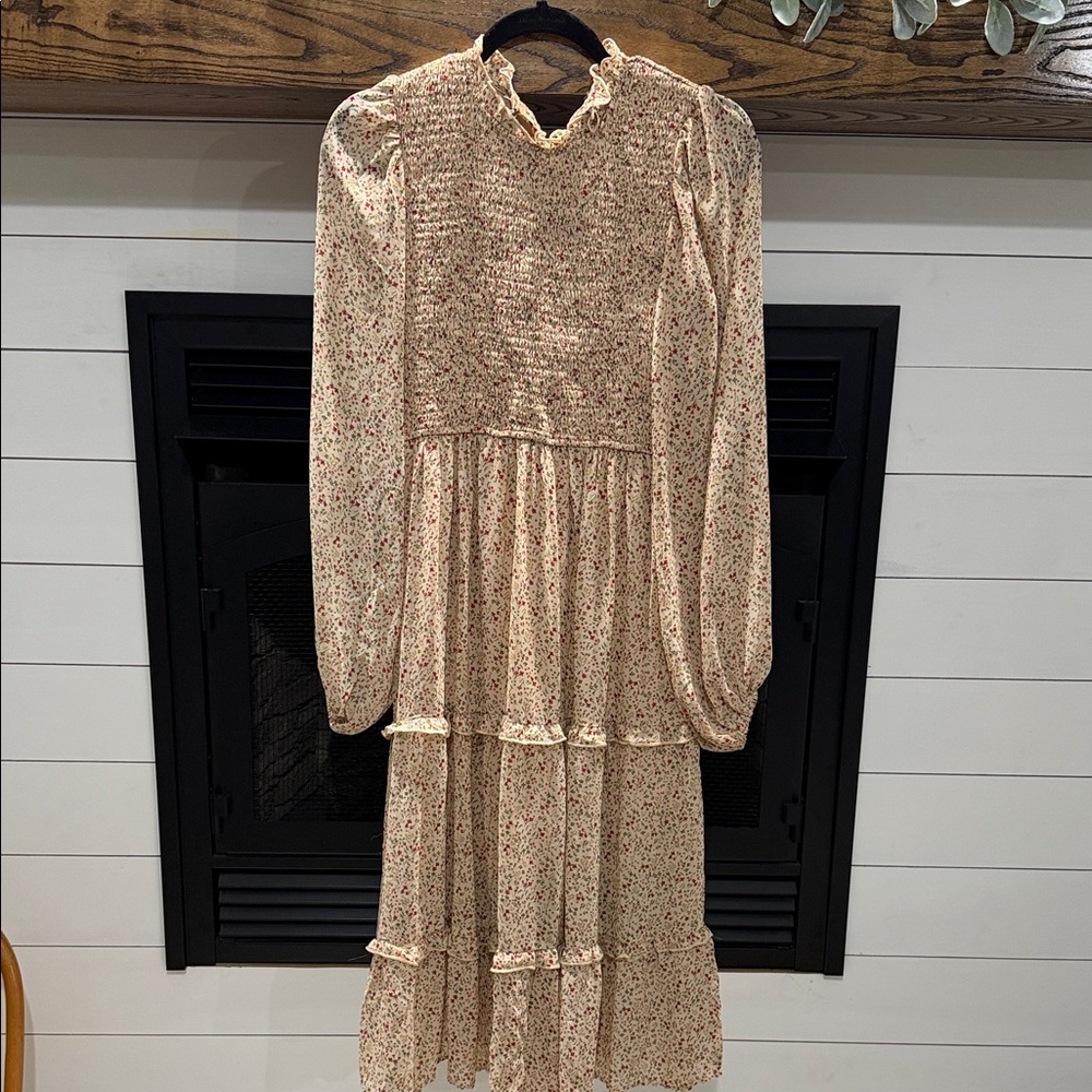 Floral Long Sleeve Tiered Maxi Dress in Cream. Size Small.